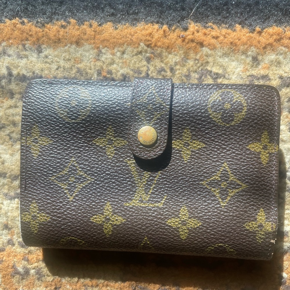 Louis Vuitton Monogram Kiss lock Wallet